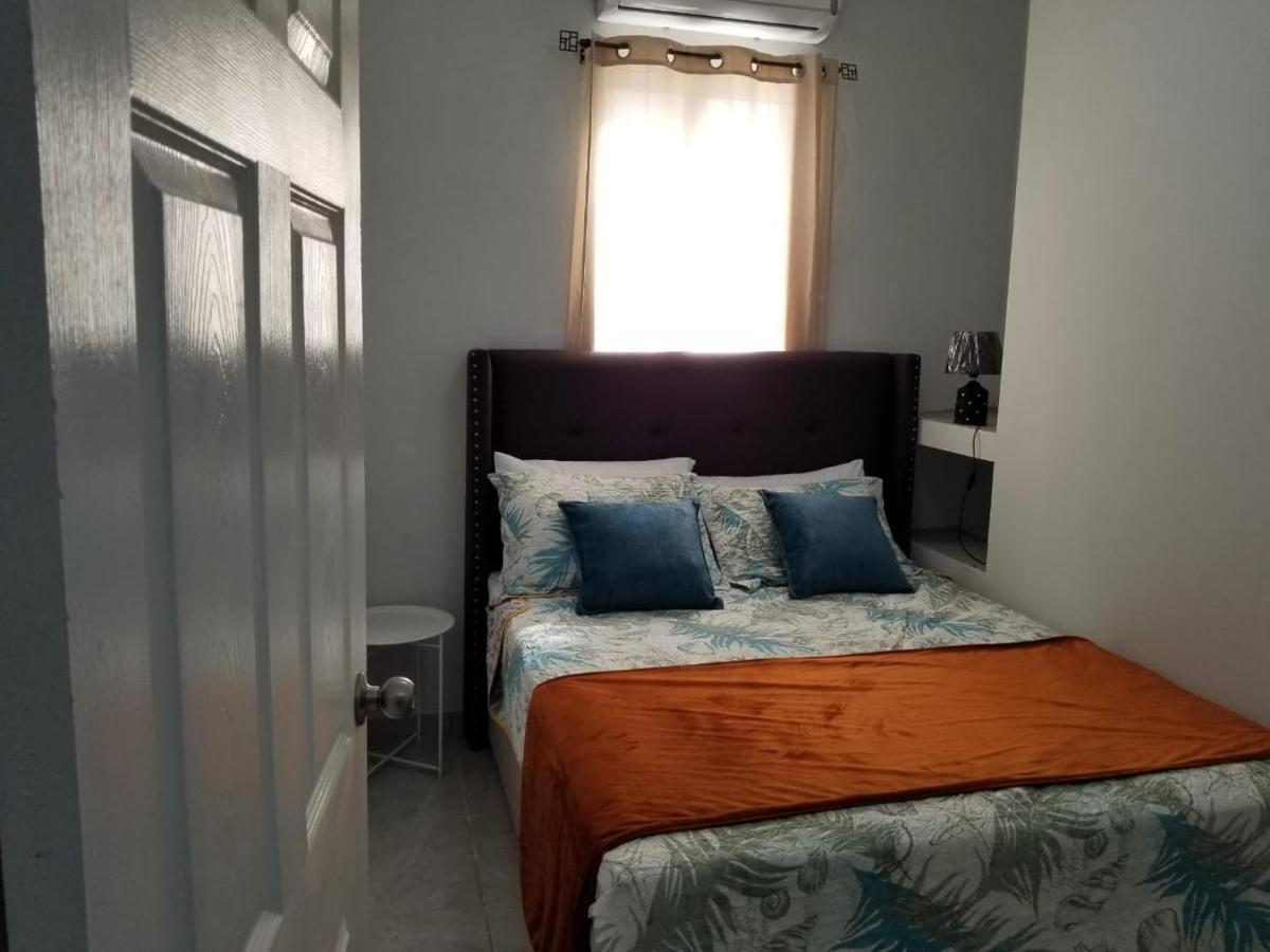 Royal View Apartment Plus Belize City Exteriér fotografie