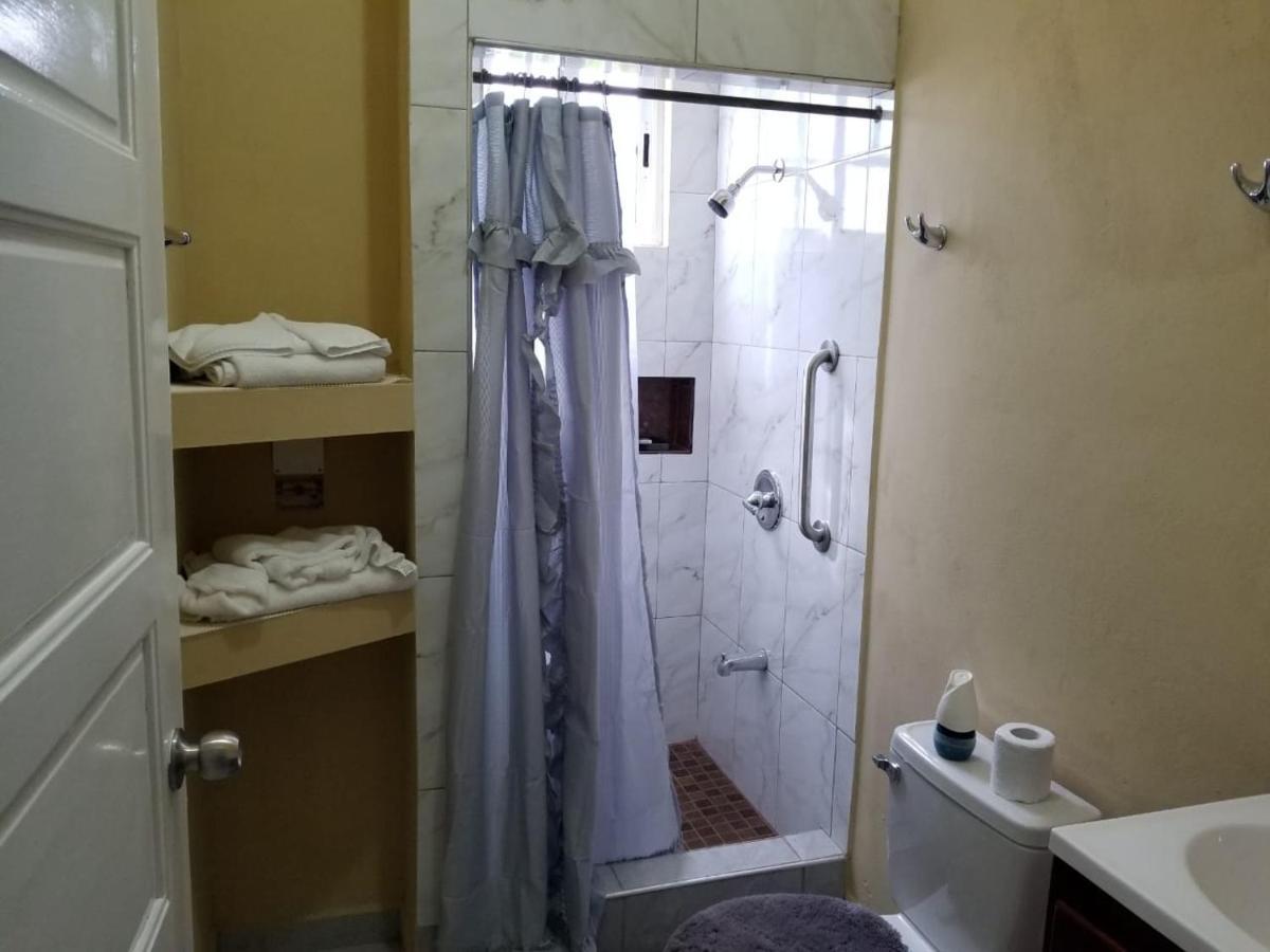 Royal View Apartment Plus Belize City Exteriér fotografie